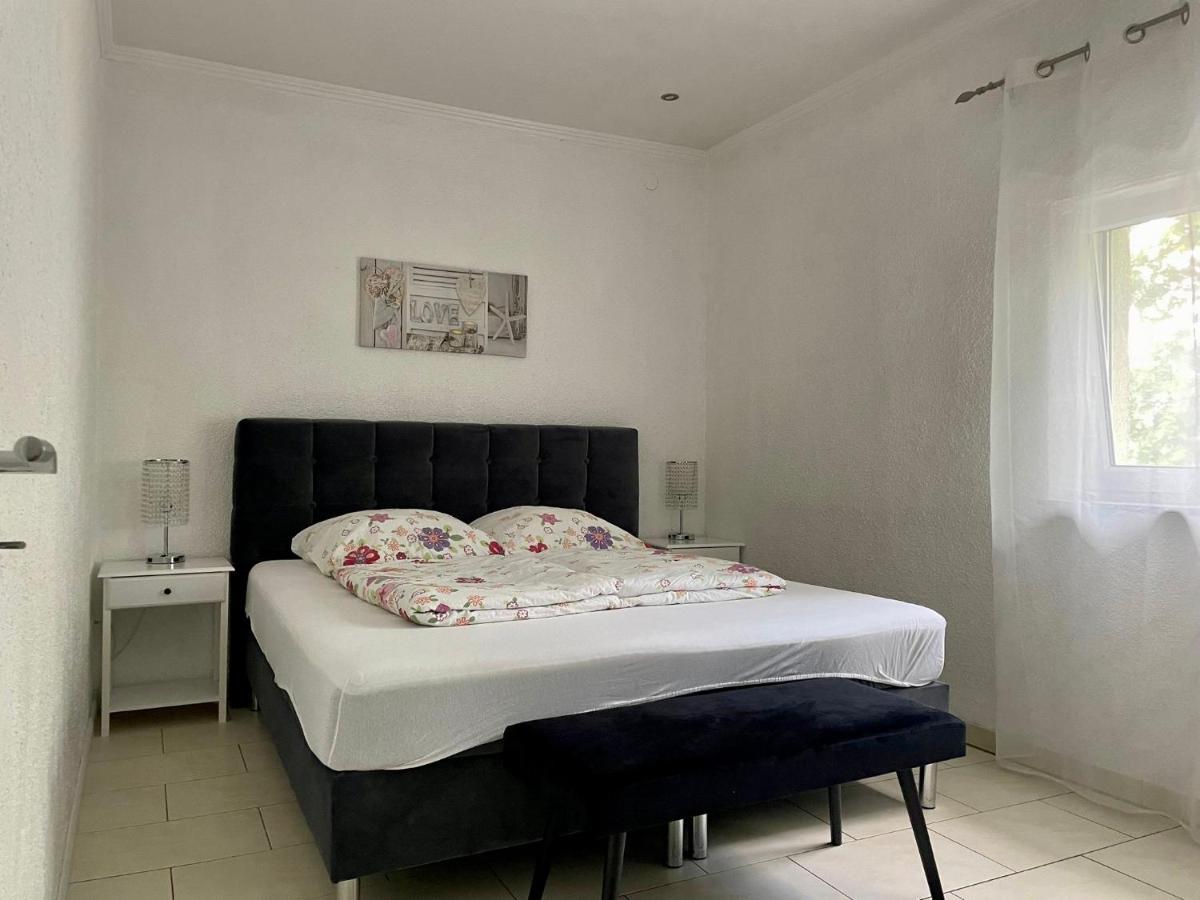Easystay#4 Home Cinema Ferienwohnung In Kliniknaehe Mit Balkon, Boxspringbett & Netflix Bad Oeynhausen Exteriör bild